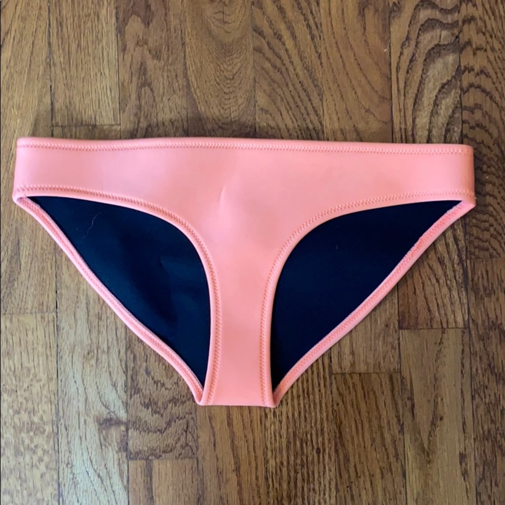 Size L Triangl coral swimsuit bottoms